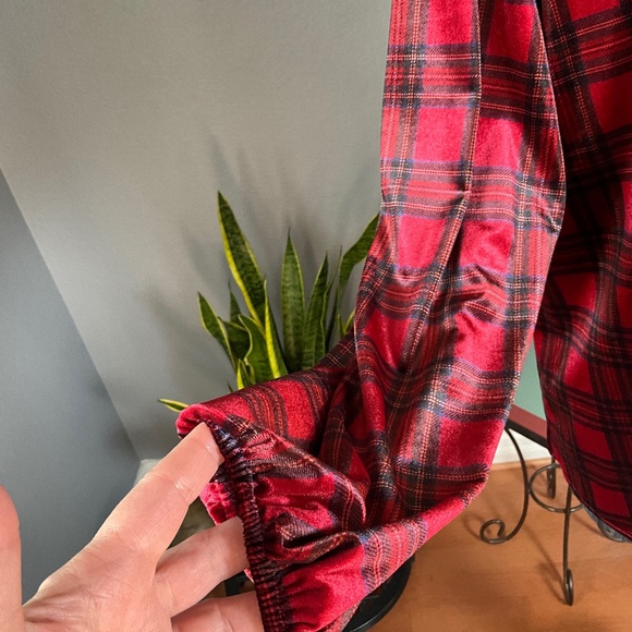 Intro Stretch Velvet Oversized Tartan Plaid Henley Top Holiday Comfy Red Black L - Picture 8 of 11